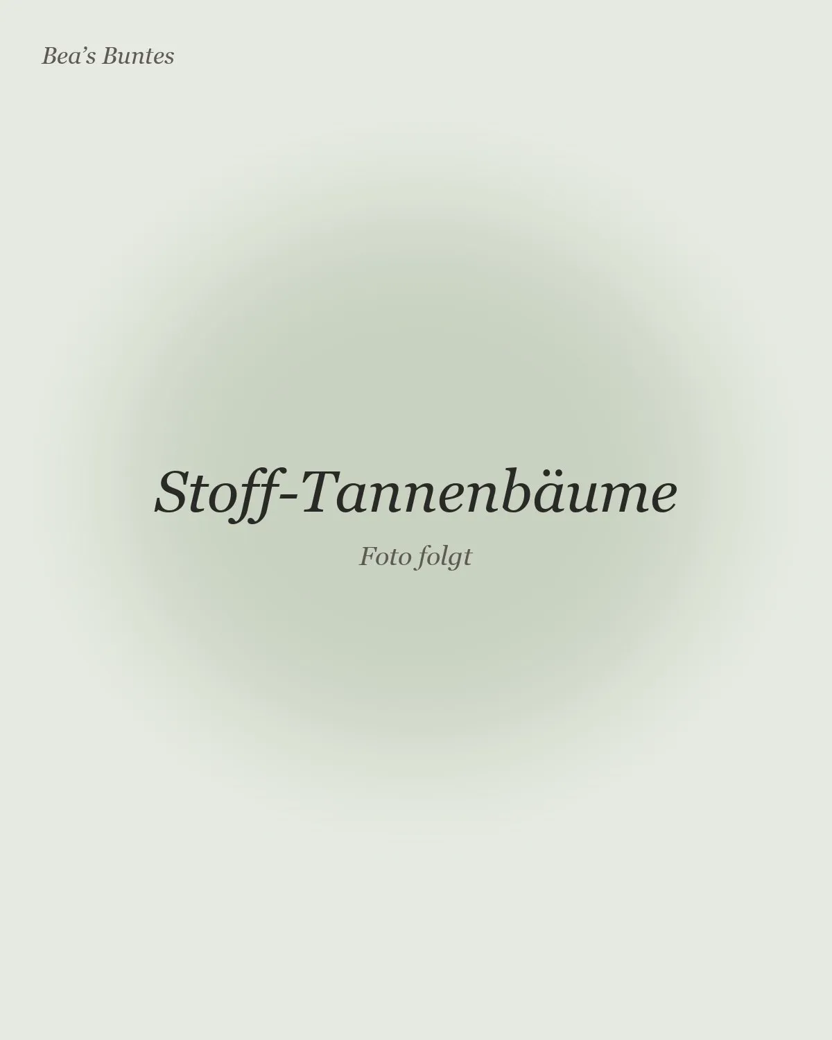 Kleine Tannenbäume aus gemustertem Baumwollstoff in drei Größen
